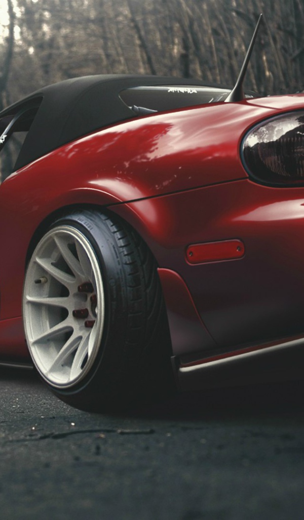 Красная Mazda Miata MX-5