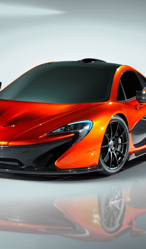 Оранжевый McLaren P1 на сером фоне
