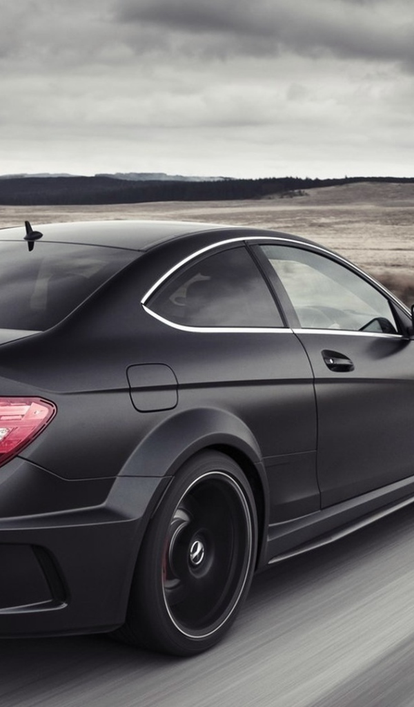 Черный Мерседес со спойлером