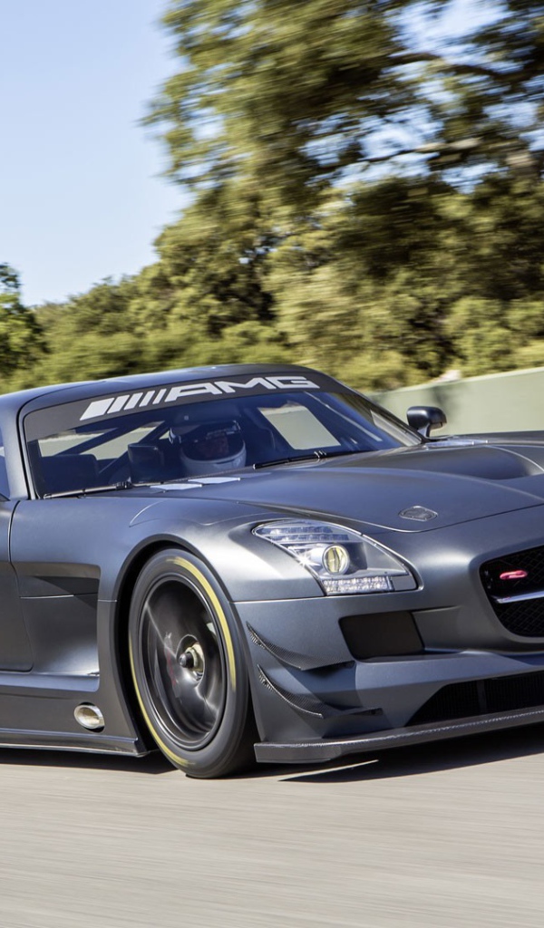 Черный гоночный автомобиль Mercedes SLS