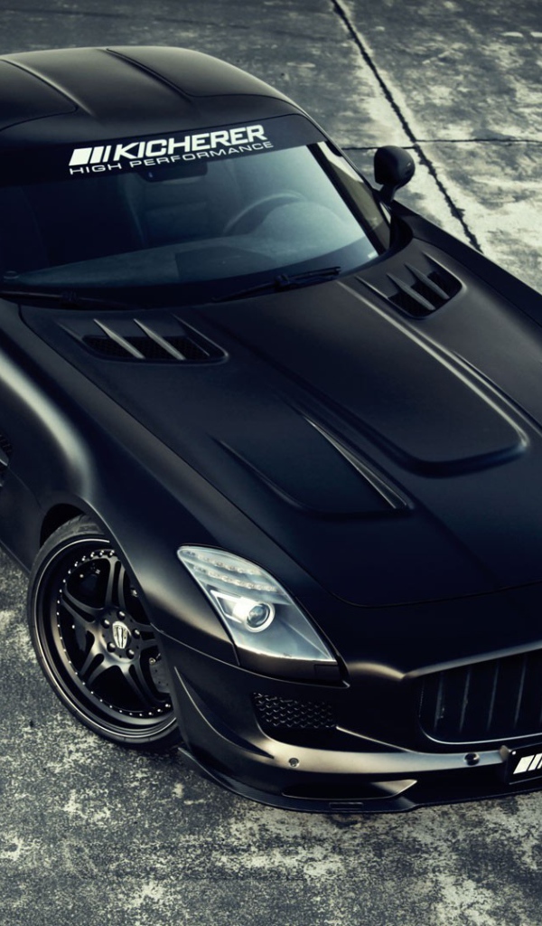 Черный спортивный Mercedes SLS