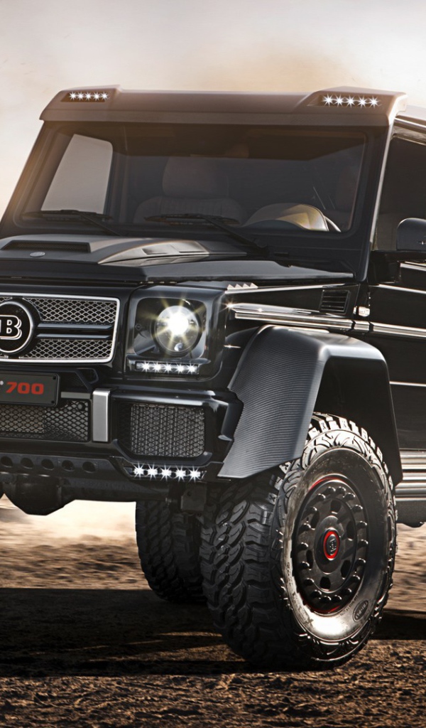 Черный трехосный Мерседес Gelenvagen