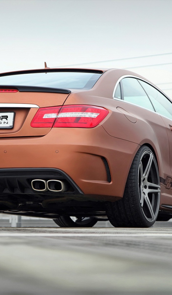 Коричневый Mercedes-Benz E-Class Coupe PD850 Black Edition