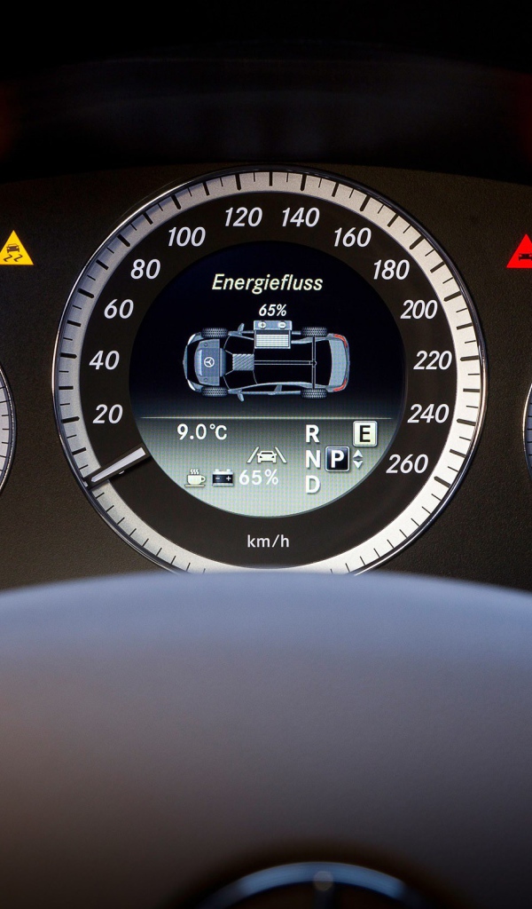 Панель приборов автомобиля Mercedes SLS