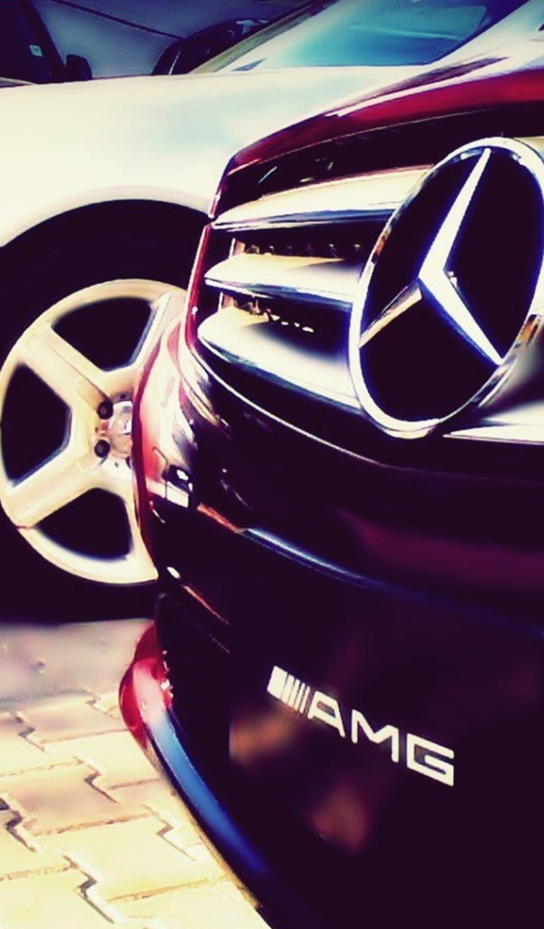 Радиаторная решетка вишневого Mercedes-Benz