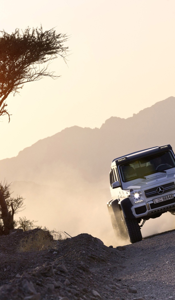 Мерседес Gelenvagen в пустыне