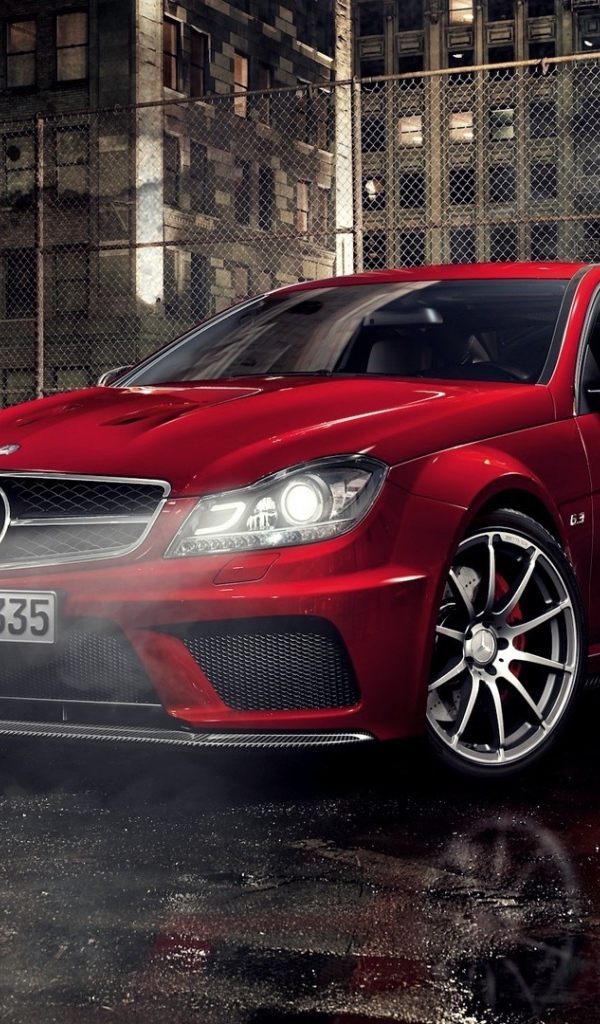 Красный суперкар Mercedes-Benz