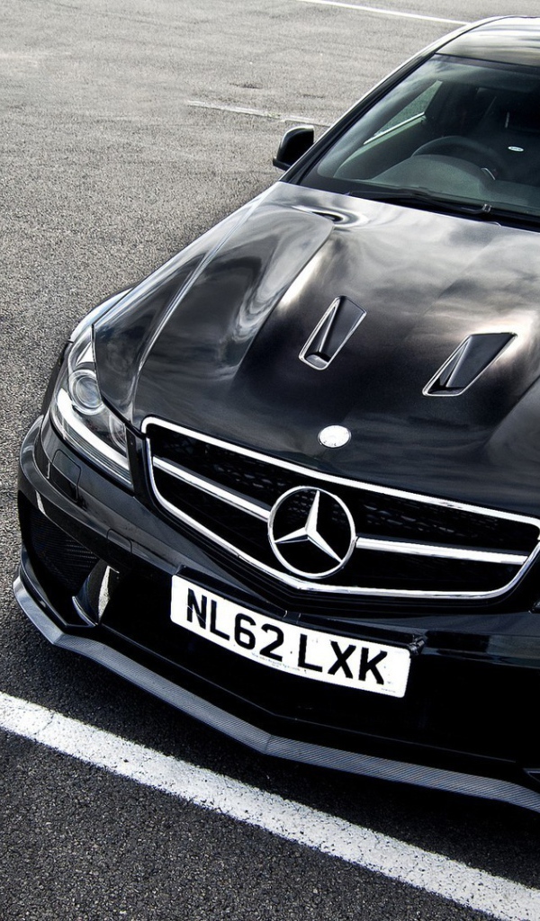 Супер автомобиль Mercedes-Benz