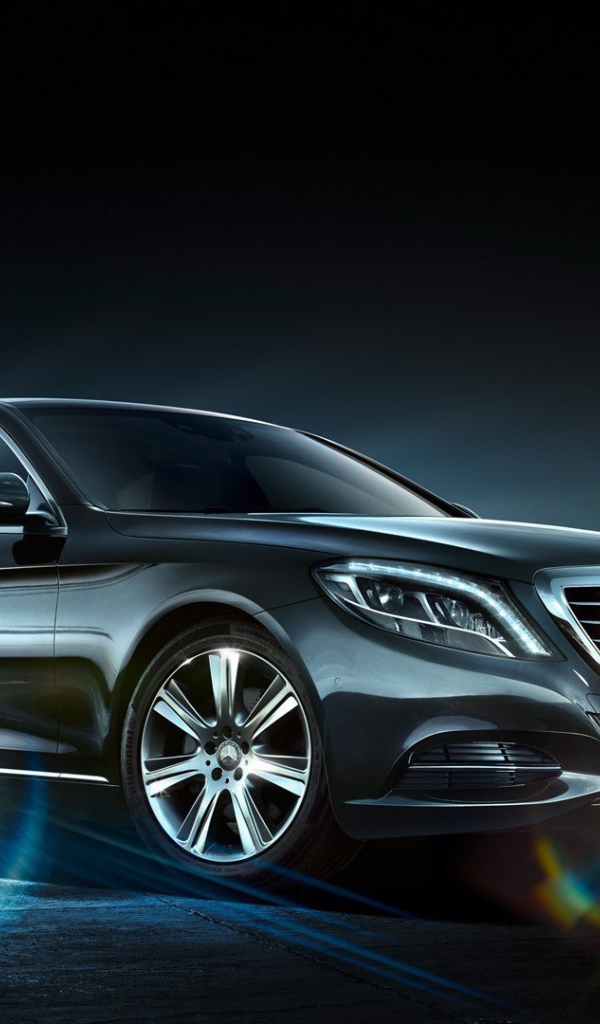 Великолепный черный Mercedes-Benz S Class