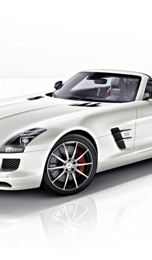 Белый Mercedes SLS кабриолет