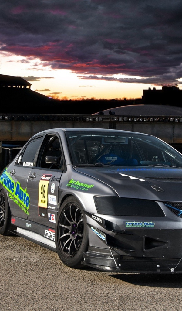 Спортивный Мицубиши для ночных гонок