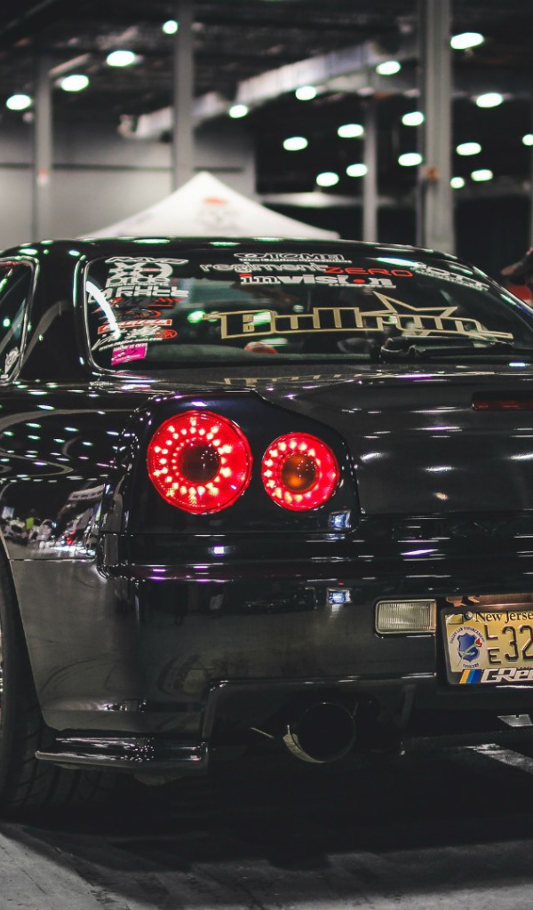 Черный Nissan Skyline GT-R