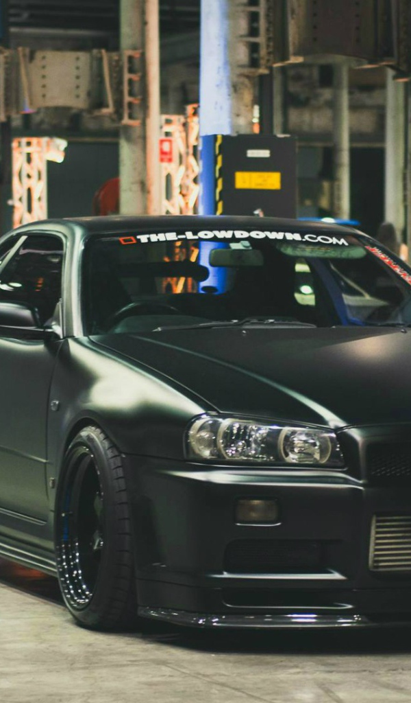 Черный Nissan Skyline GTR R34