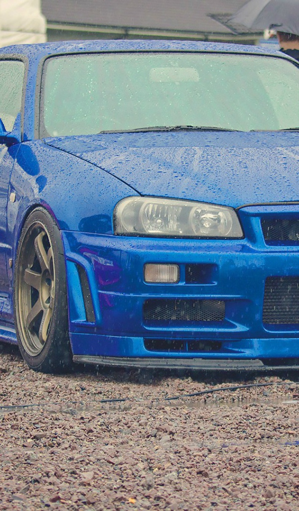 Синий Nissan Skyline GT-R