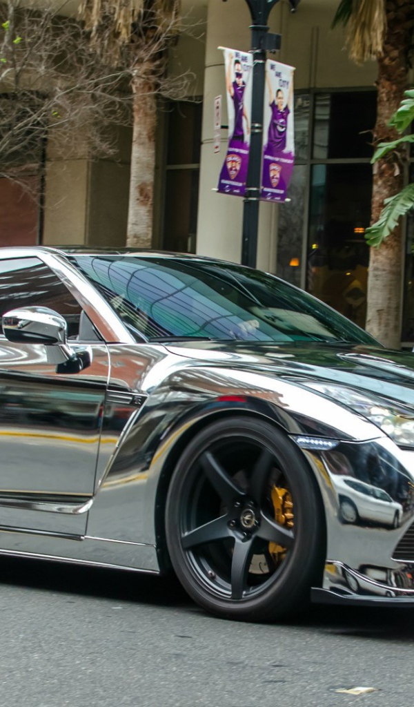 Зеркальный Nissan GT-R