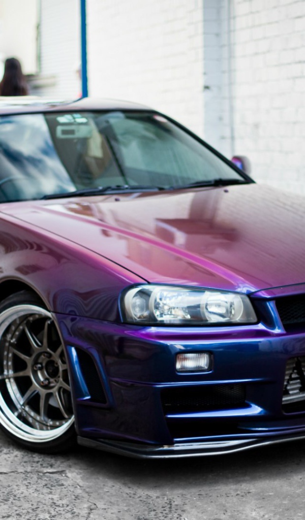 Фиолетовый Nissan Skyline GT-R