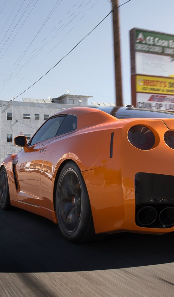 Стремительный японский Nissan GT-R