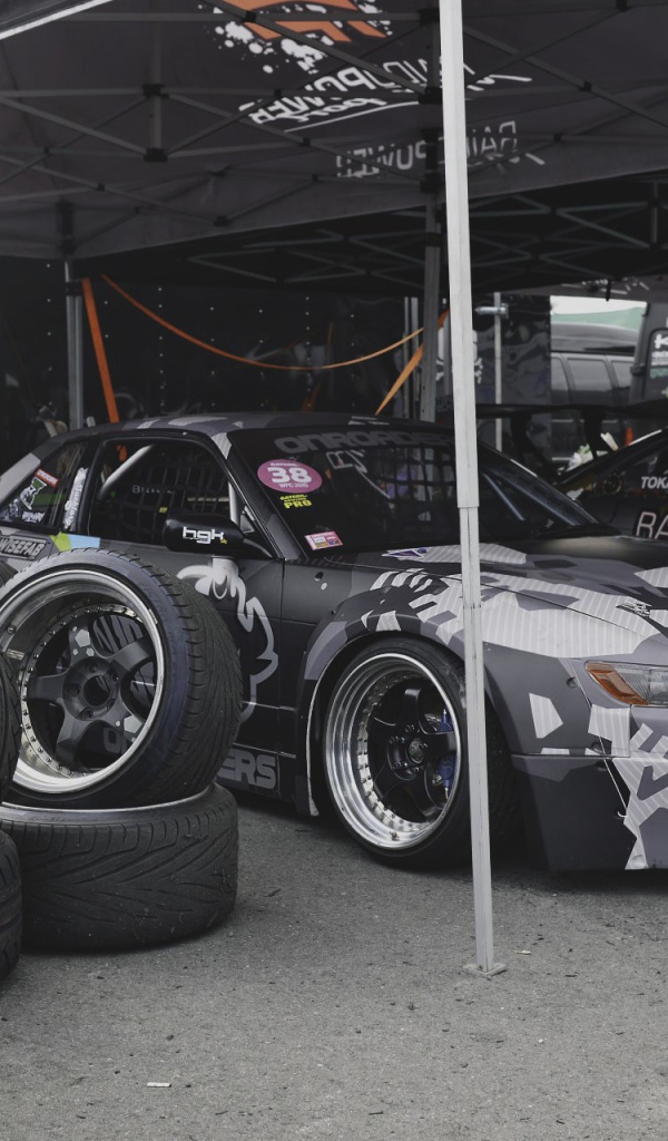 Замена резины гоночного Nissan S13