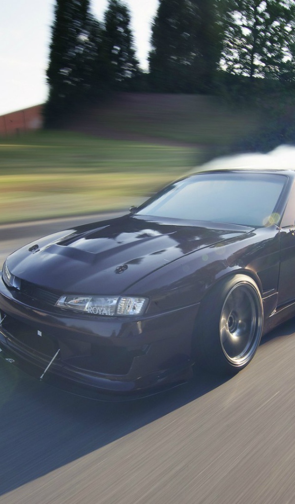 Дымящийся Nissan Silvia S14 240SX