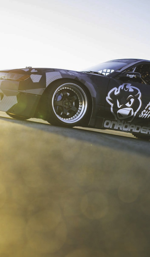 Спортивный Nissan S13 на гонке