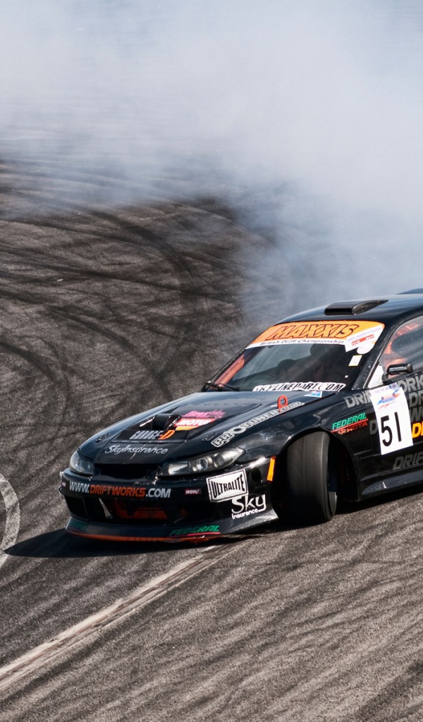 Спортивный Nissan Silvia S15 на гонке