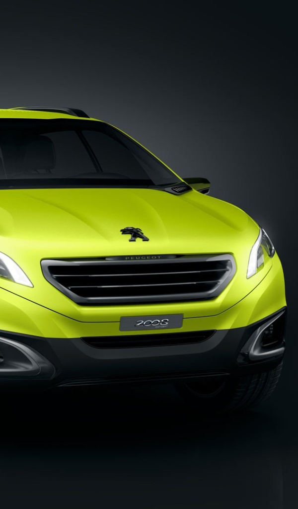 Красивый желтый Peugeot 2008