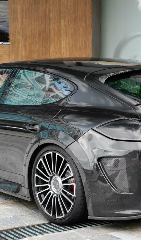 Черный Porsche Mansory Panamera C ONE
