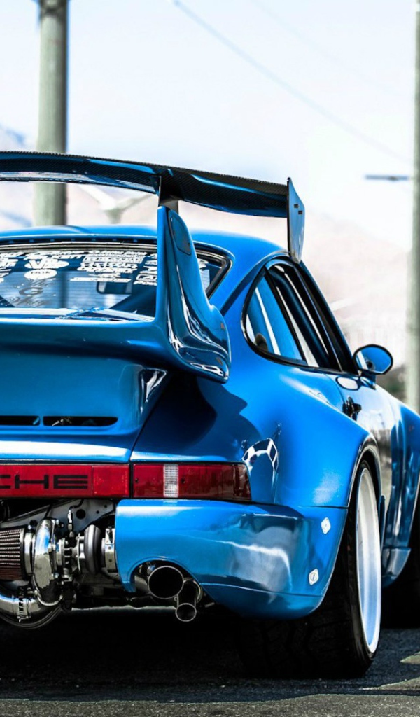 Синий спортивный Porsche 911