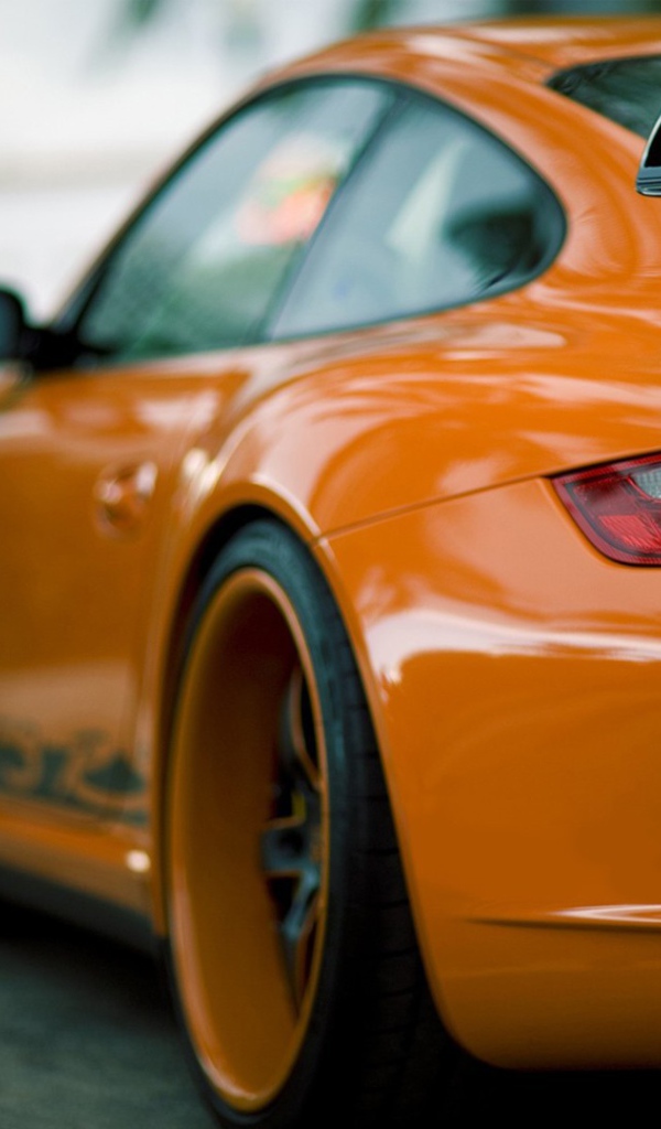 Оранжевый Порш, вид сзади