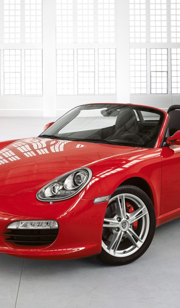 Красный Порше в белой комнате