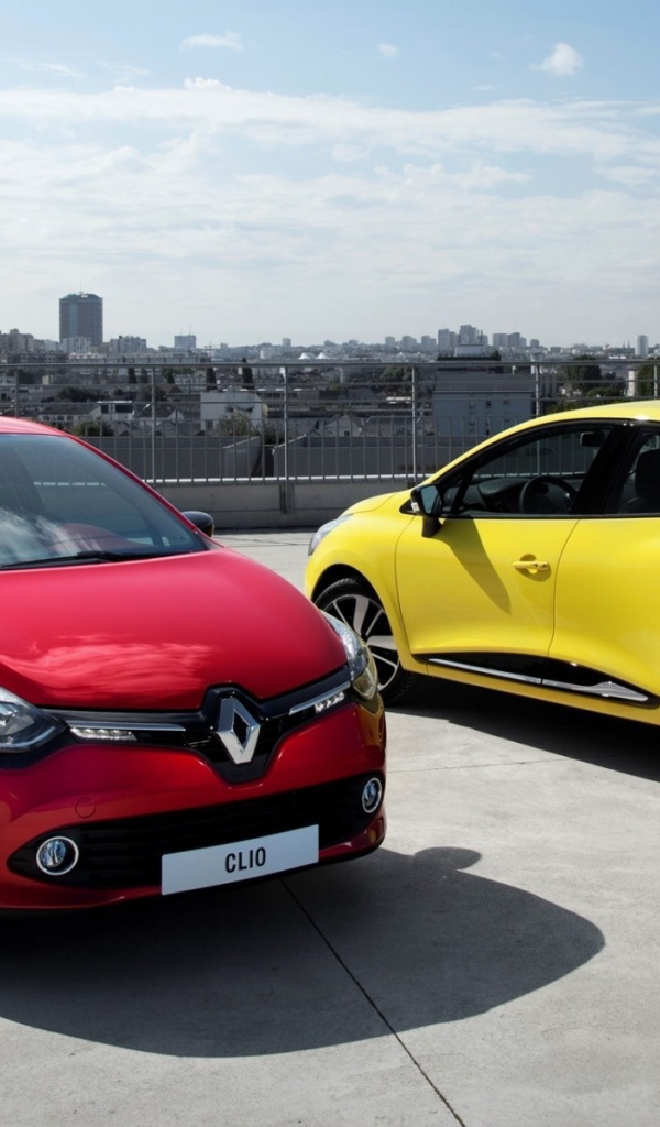 Красный и желтый Renault Clio 4