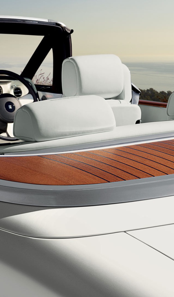 Белый салон кабриолета Rolls-Royce Phantom