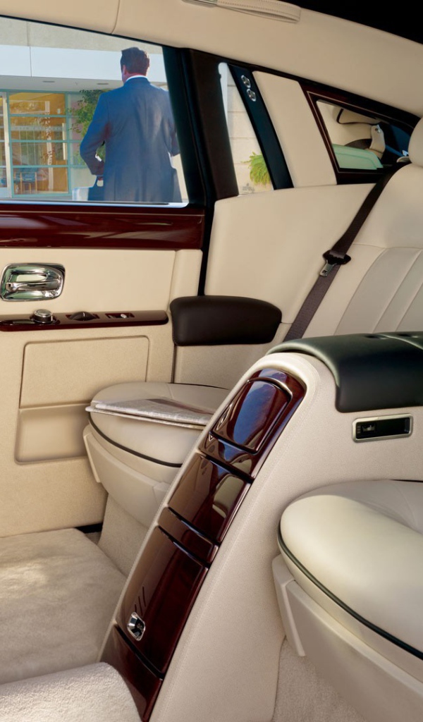 Белый кожаный салон Rolls-Royce Phantom