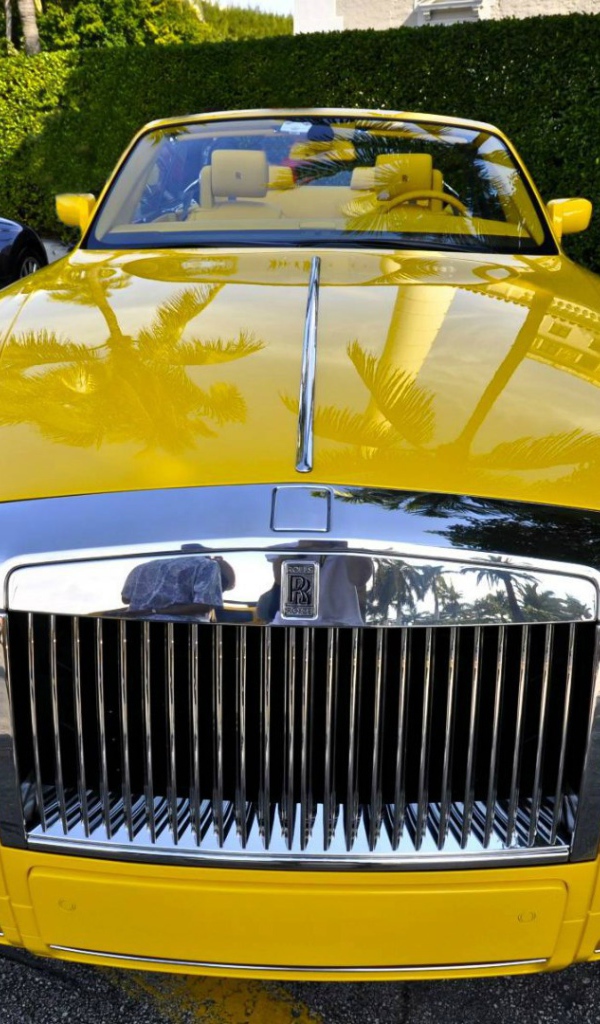 Yellow Rolls-Royce Phantom