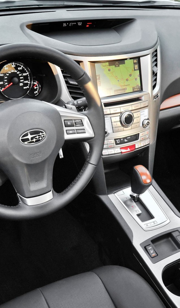 Черный салон авто Subaru Outback