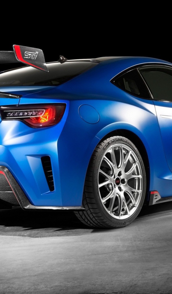 Вид сзади на голубой Subaru STI Performance