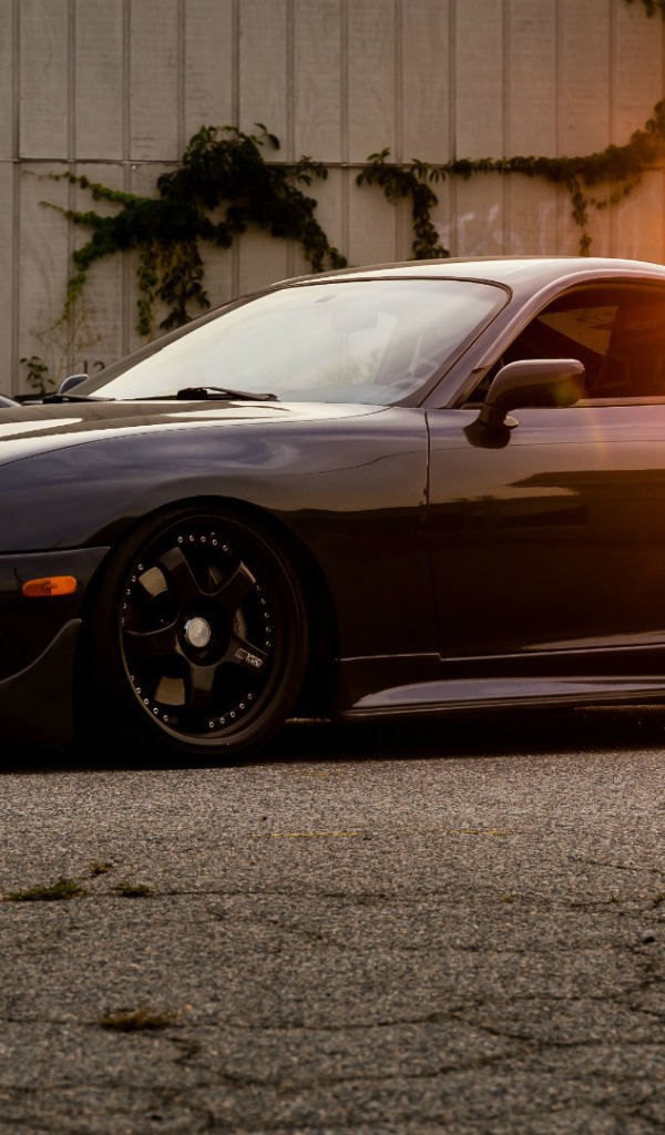 Черная Toyota Supra на фоне заката