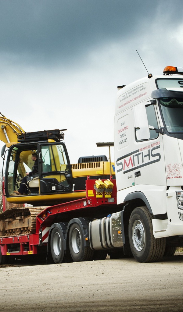 Экскаватор на тягаче