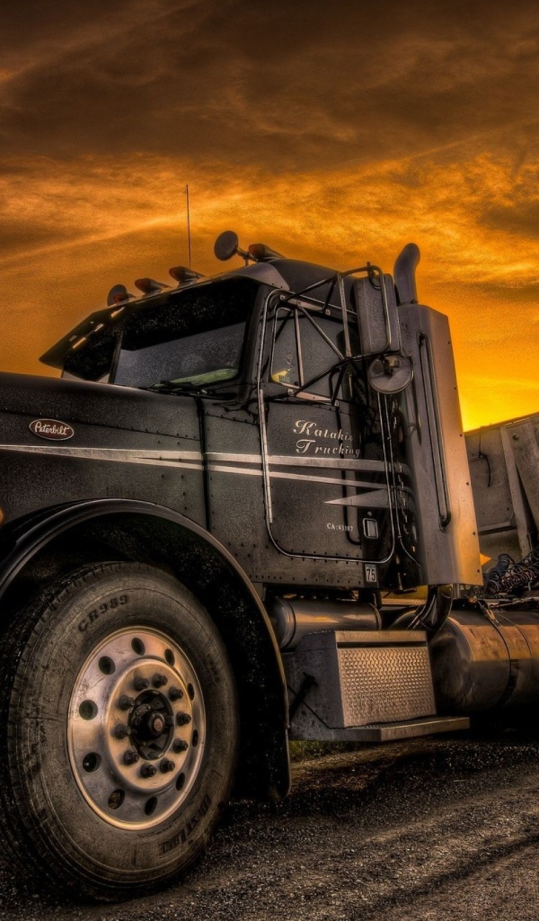 Мощный сельский тягач