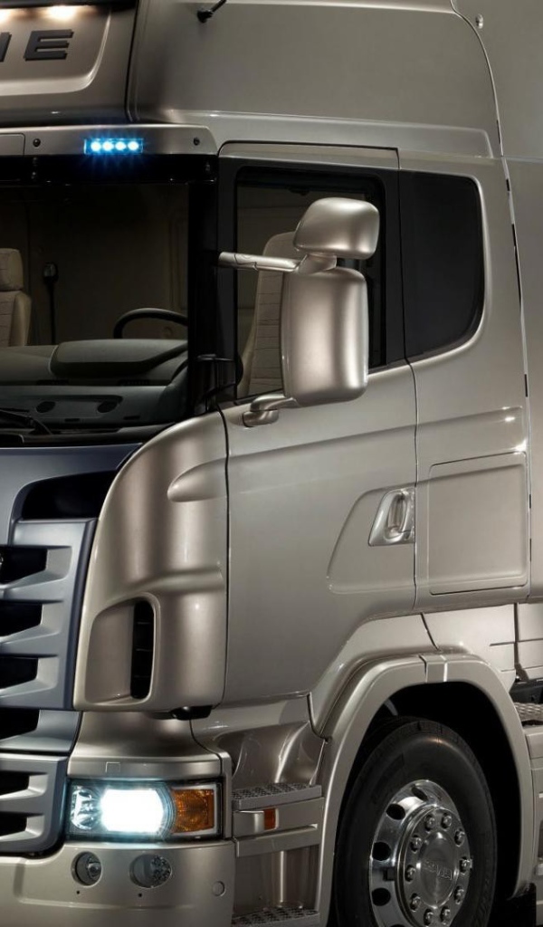 Мощный тягач Скания