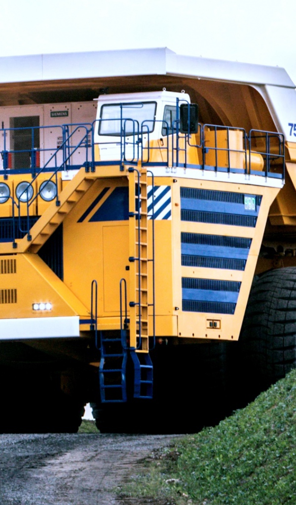 Самосвал для работы в карьерах