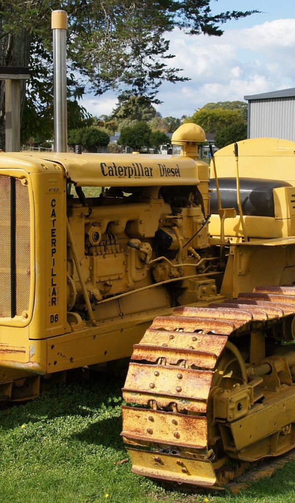 Трактор на гусеницах