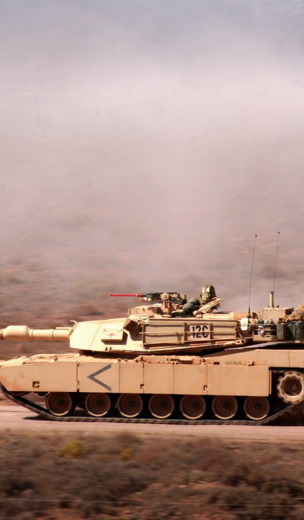 Танк абрамс на дороге