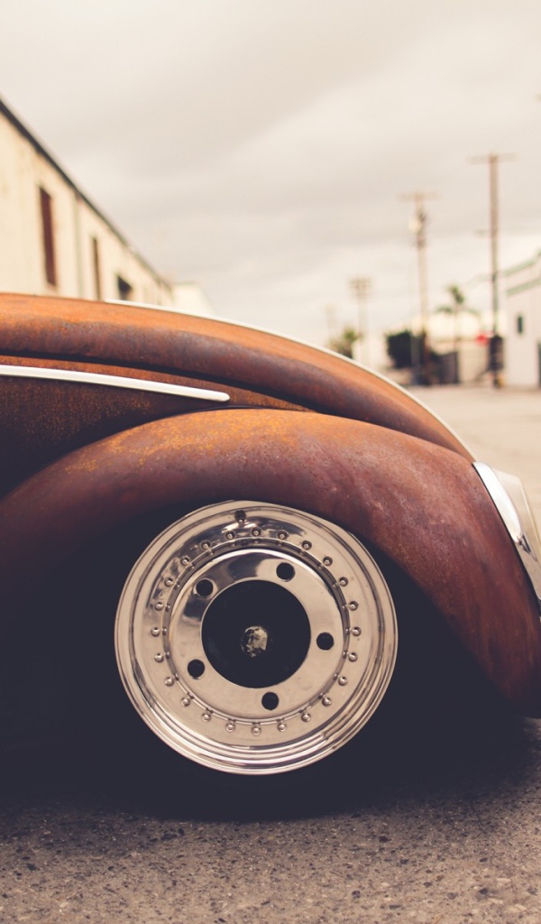 Старый ржавый Volkswagen Beetle
