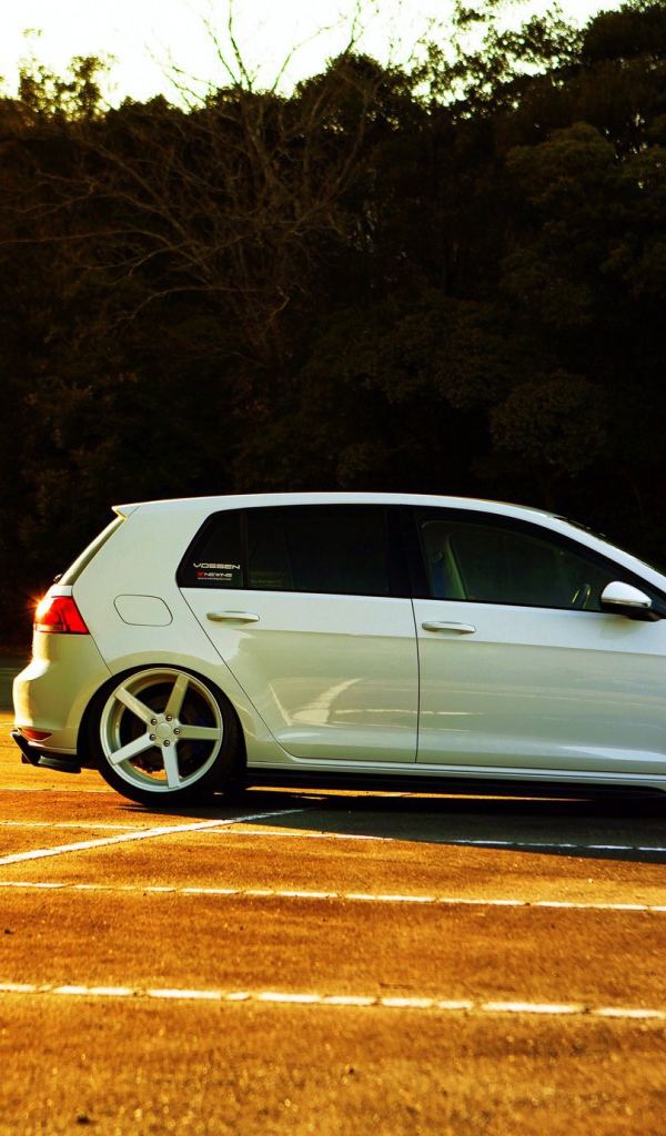 Белый Volkswagen golf 7