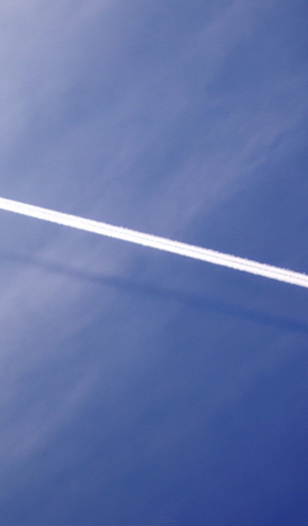 Белый след самолета