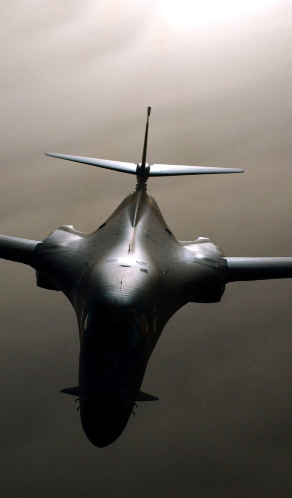 Черный военный самолет Rockwell B-1 Lancer