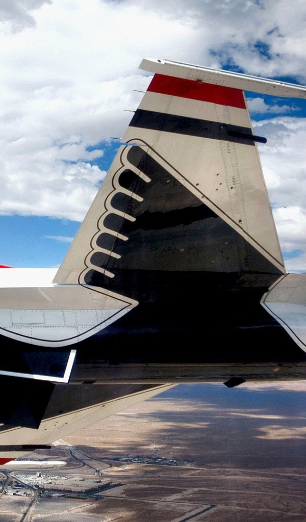 Истребитель Ф-16 Сокол