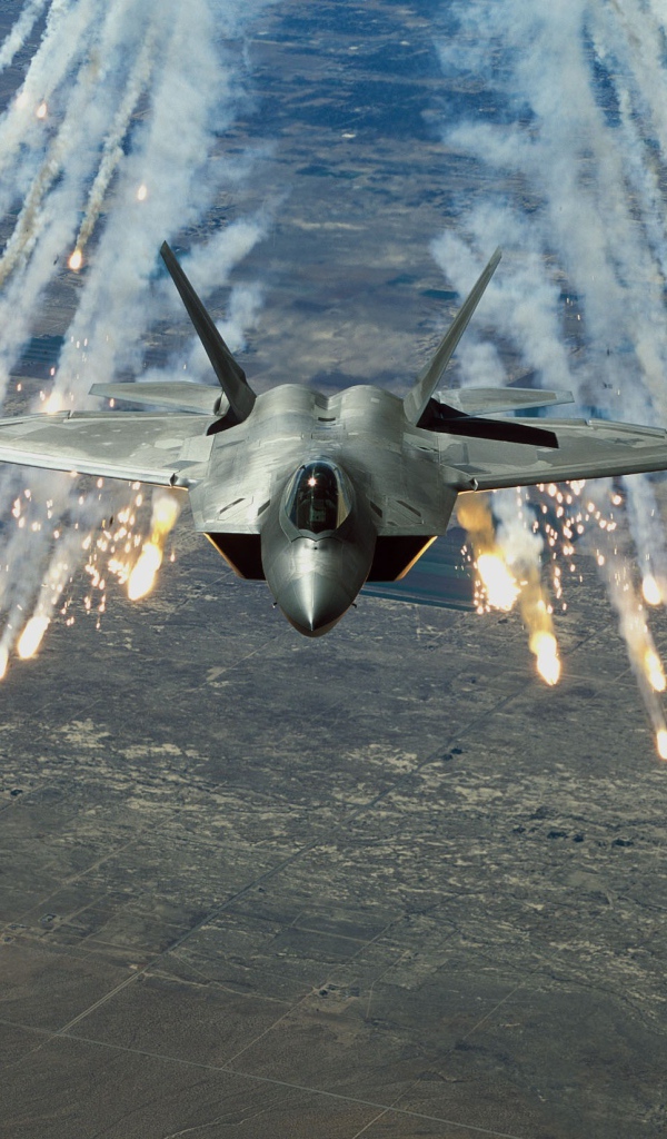 Истребитель произвел отстрел ракет