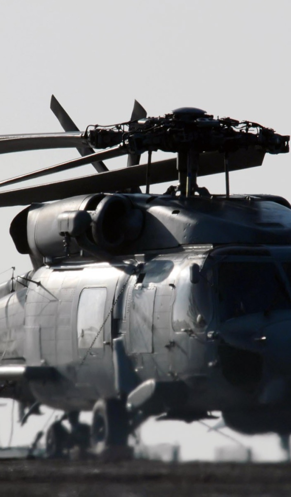 Вертолет со сложенными лопастями